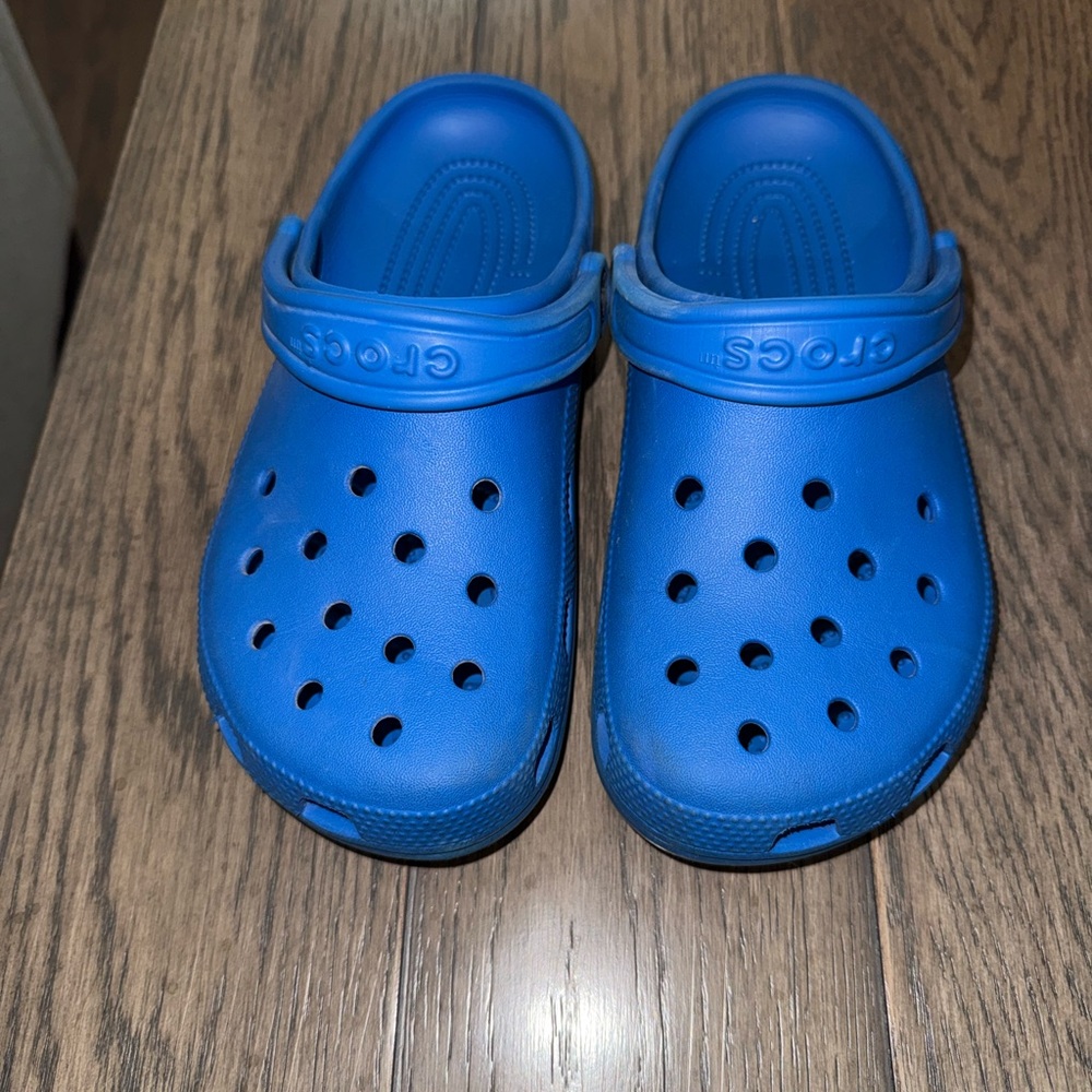 CROCS Kids Blue Clogs W5 M7